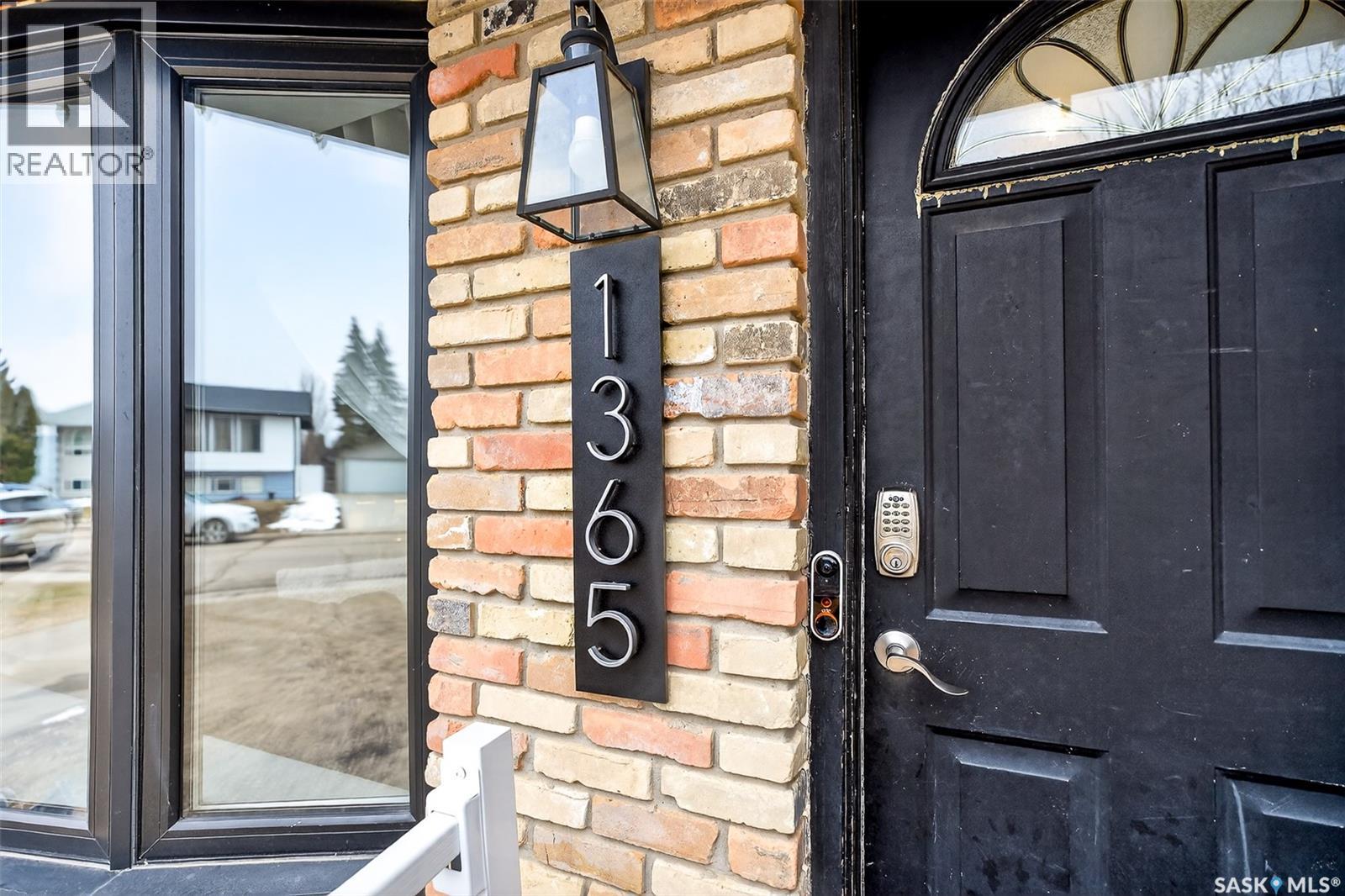 1365 Prince Crescent, Moose Jaw, Saskatchewan  S6H 6E6 - Photo 4 - SK032027