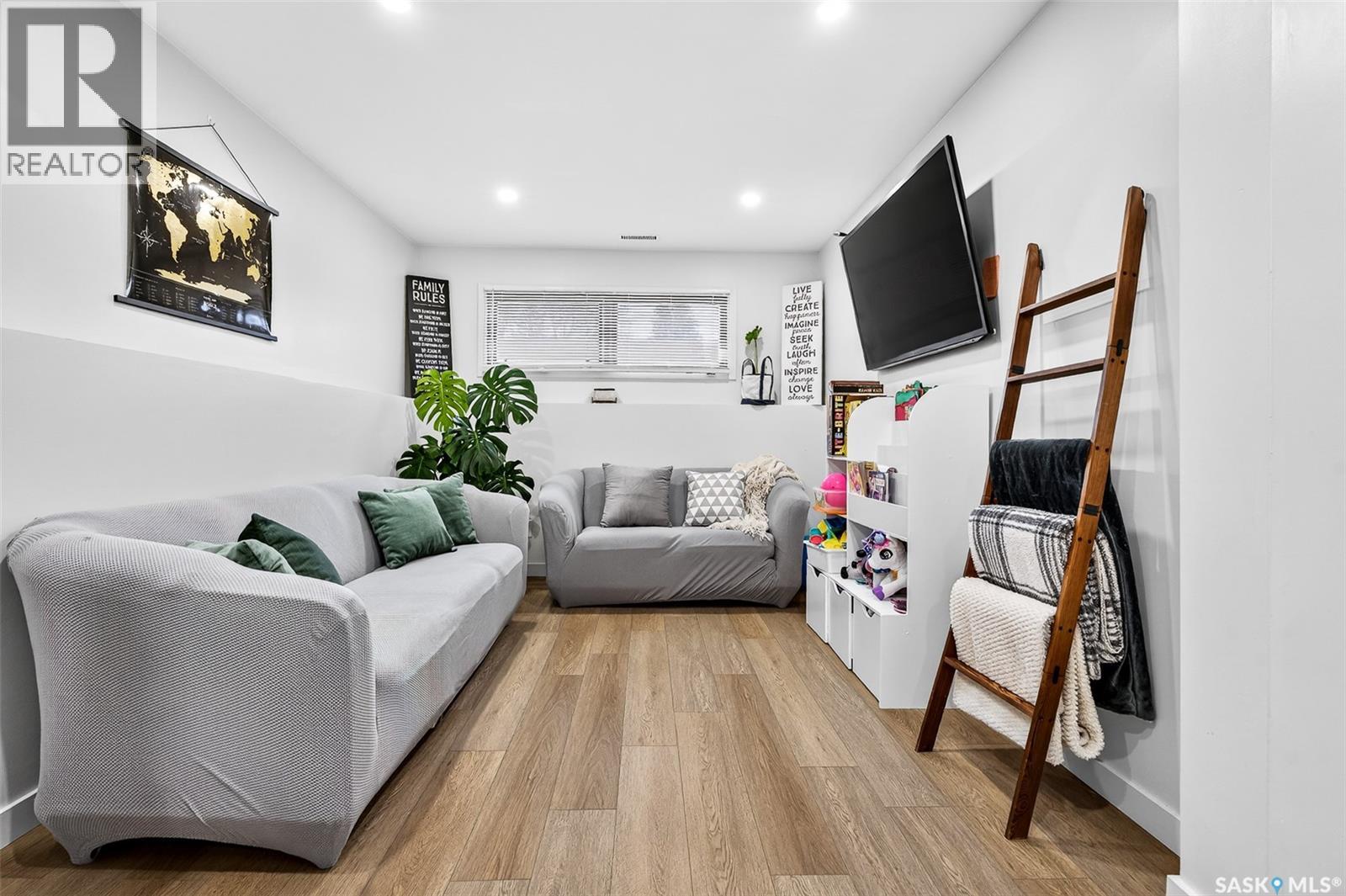 1365 Prince Crescent, Moose Jaw, Saskatchewan  S6H 6E6 - Photo 44 - SK032027