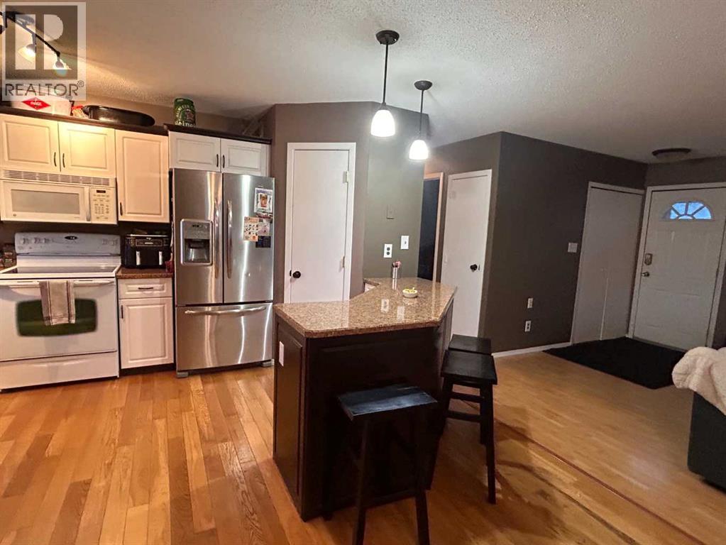 6102 54 Avenue, Camrose, Alberta  T4V 4H1 - Photo 7 - A2298680