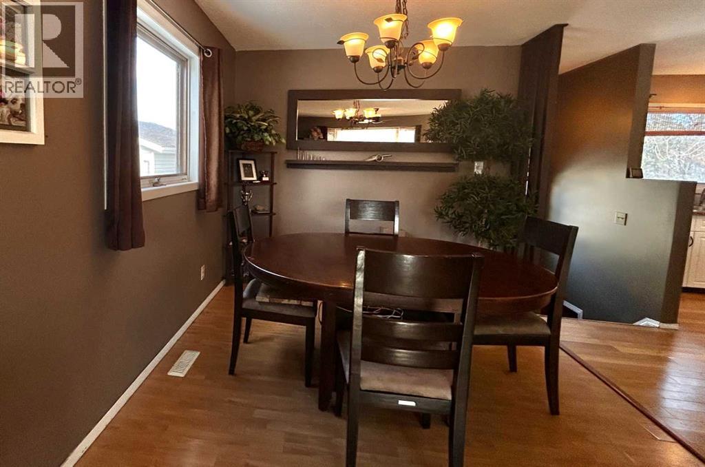 6102 54 Avenue, Camrose, Alberta  T4V 4H1 - Photo 5 - A2298680