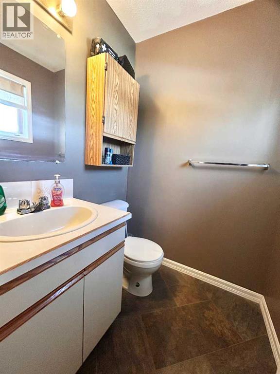 6102 54 Avenue, Camrose, Alberta  T4V 4H1 - Photo 11 - A2298680