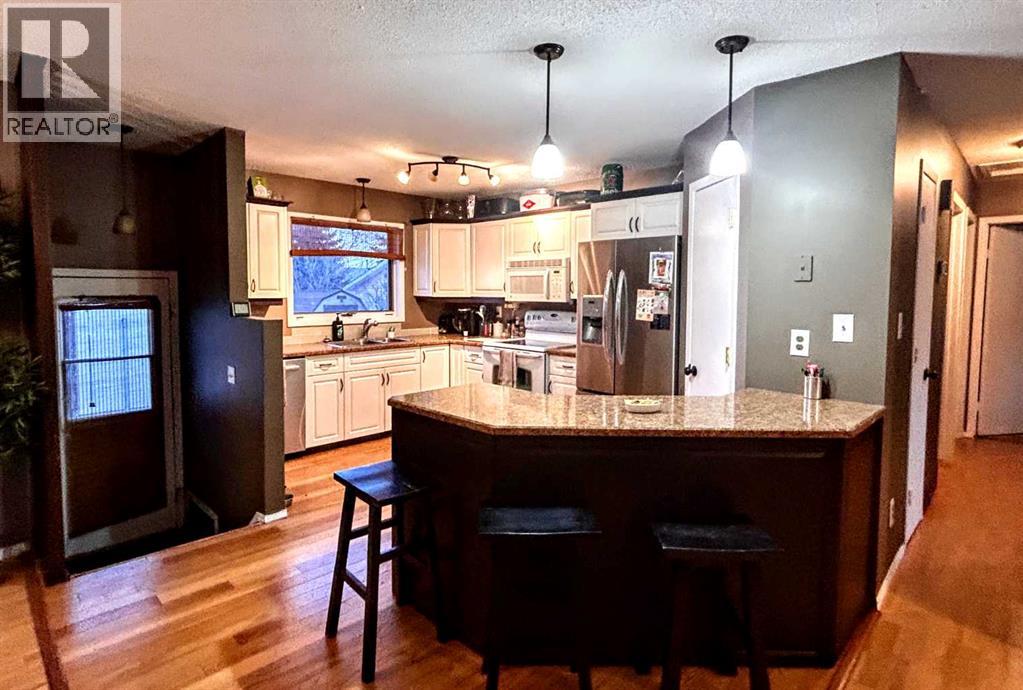 6102 54 Avenue, Camrose, Alberta  T4V 4H1 - Photo 8 - A2298680