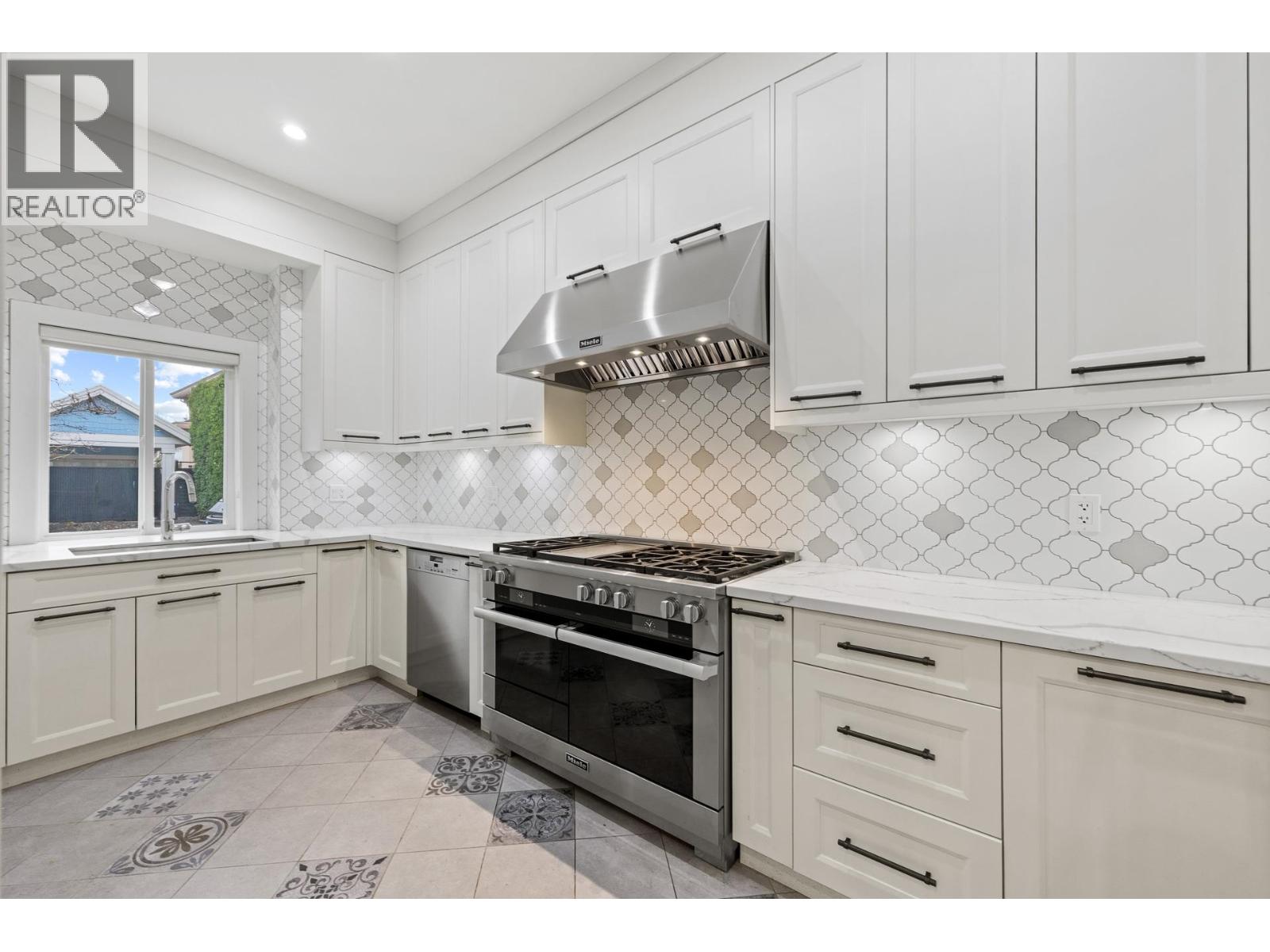 10395 Whistler Place, Richmond, British Columbia  V7E 4C6 - Photo 15 - R3106773