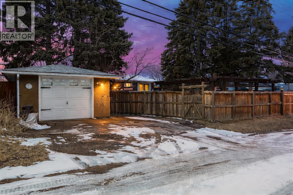 35 Grafton Drive Sw, Calgary, Alberta  T3E 4W1 - Photo 28 - A2298690