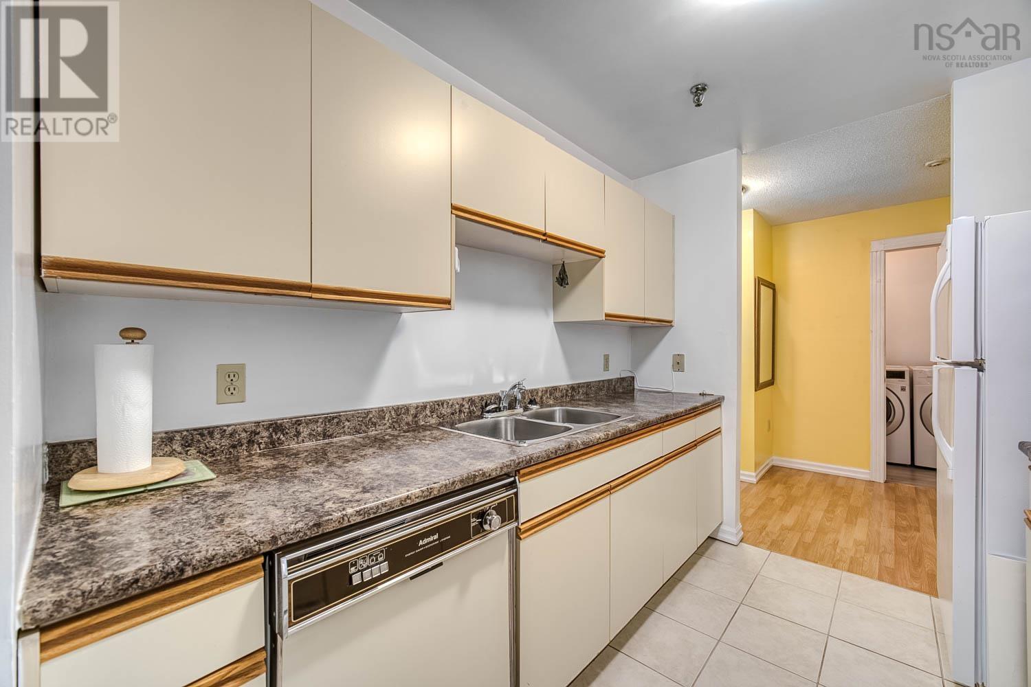 405 15 Langbrae Drive, Halifax, Nova Scotia  B3M 3W5 - Photo 5 - 202604351