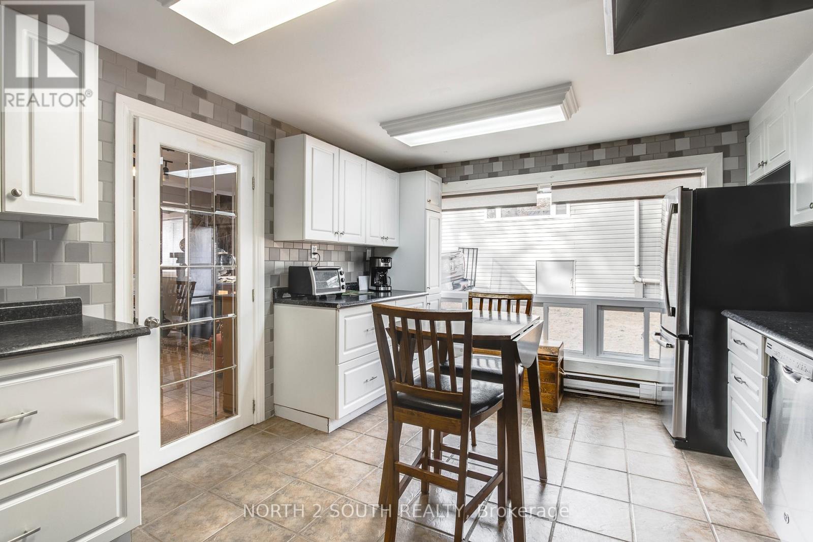 2512 Honey Harbour Road, Georgian Bay, Ontario  P0E 1E0 - Photo 23 - X12945546