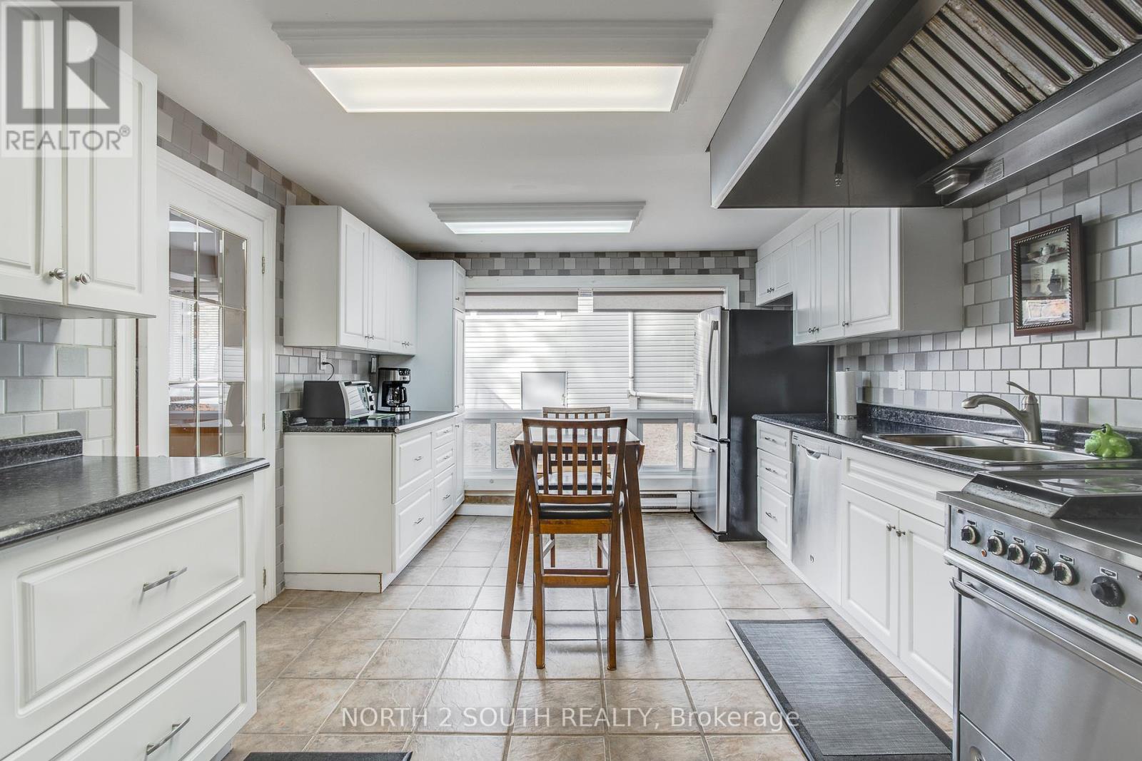 2512 Honey Harbour Road, Georgian Bay, Ontario  P0E 1E0 - Photo 22 - X12945546