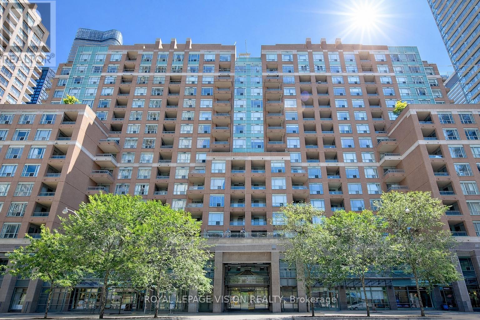 709 - 889 BAY STREET, Toronto, Ontario