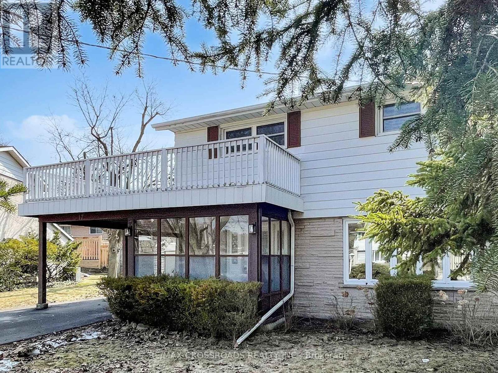 17 FERBANE PLACE, Toronto, Ontario