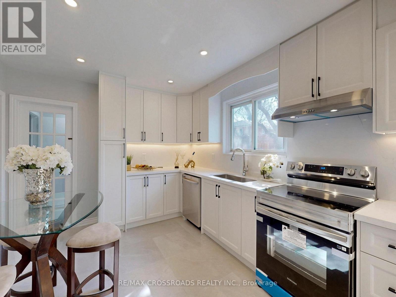 17 Ferbane Place, Toronto, Ontario  M2J 1Y7 - Photo 11 - C12954908