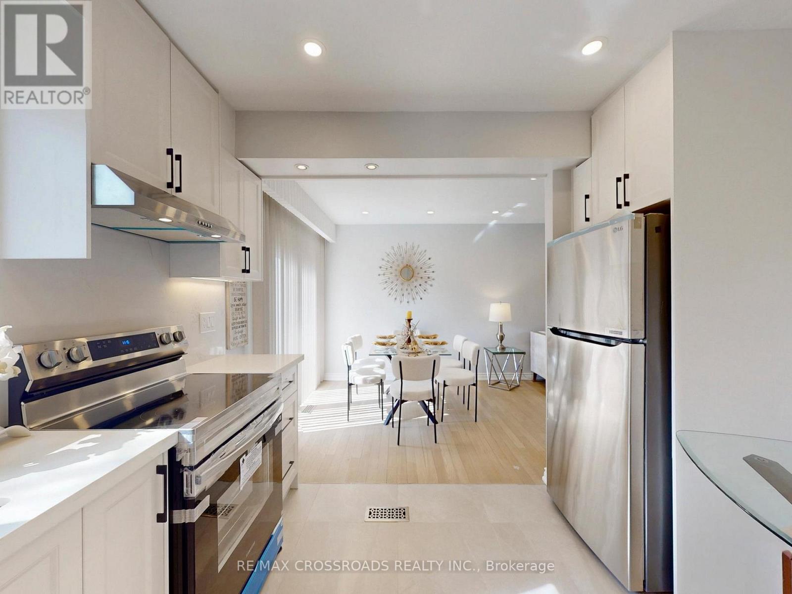 17 Ferbane Place, Toronto, Ontario  M2J 1Y7 - Photo 12 - C12954908