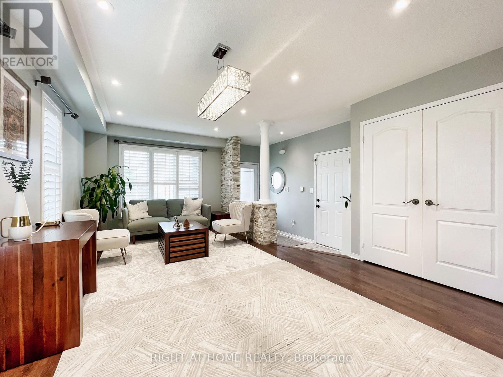 343 Miller Park Avenue, Bradford West Gwillimbury, Ontario  L3Z 0B9 - Photo 10 - N12954910