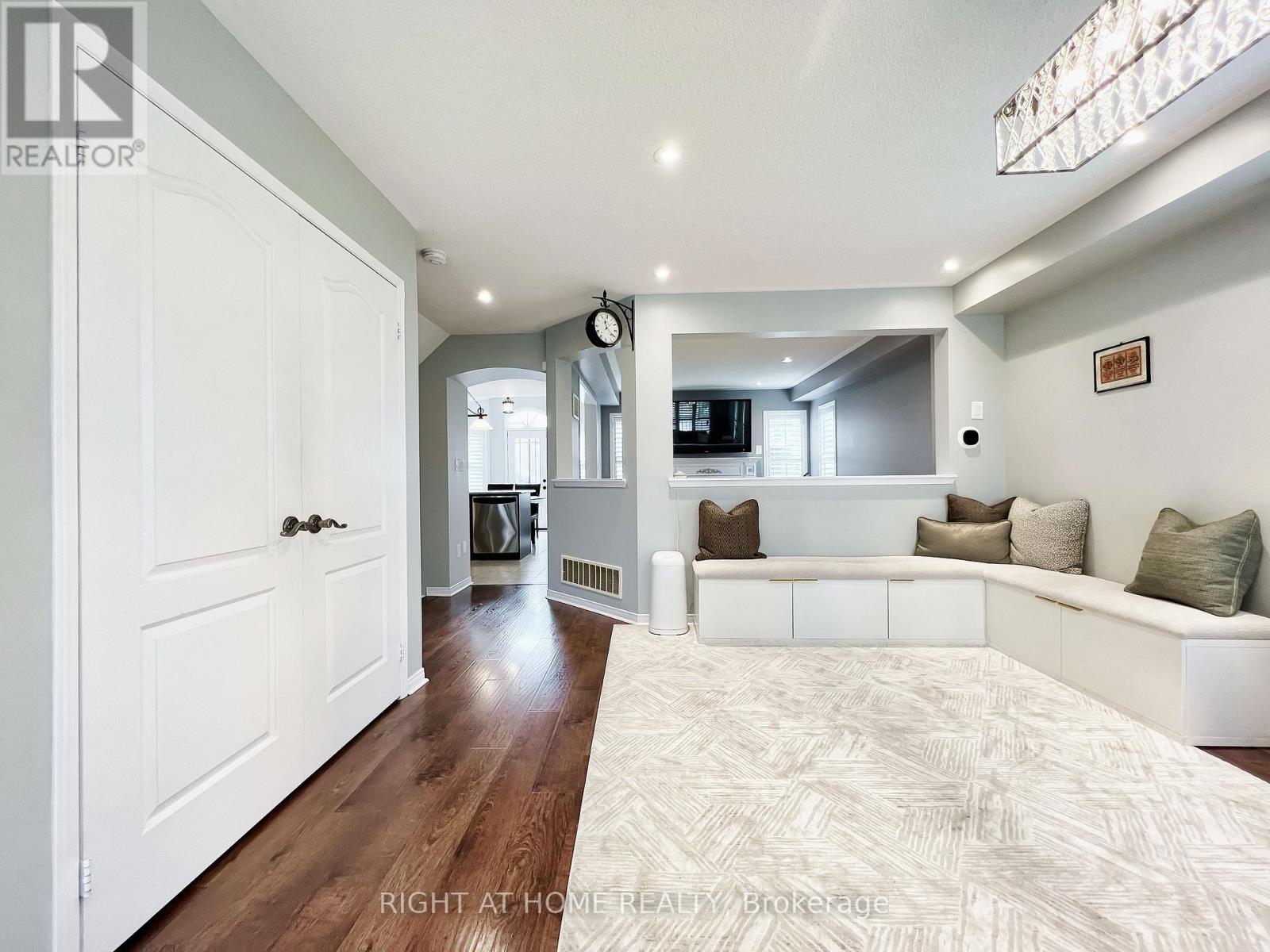 343 Miller Park Avenue, Bradford West Gwillimbury, Ontario  L3Z 0B9 - Photo 14 - N12954910