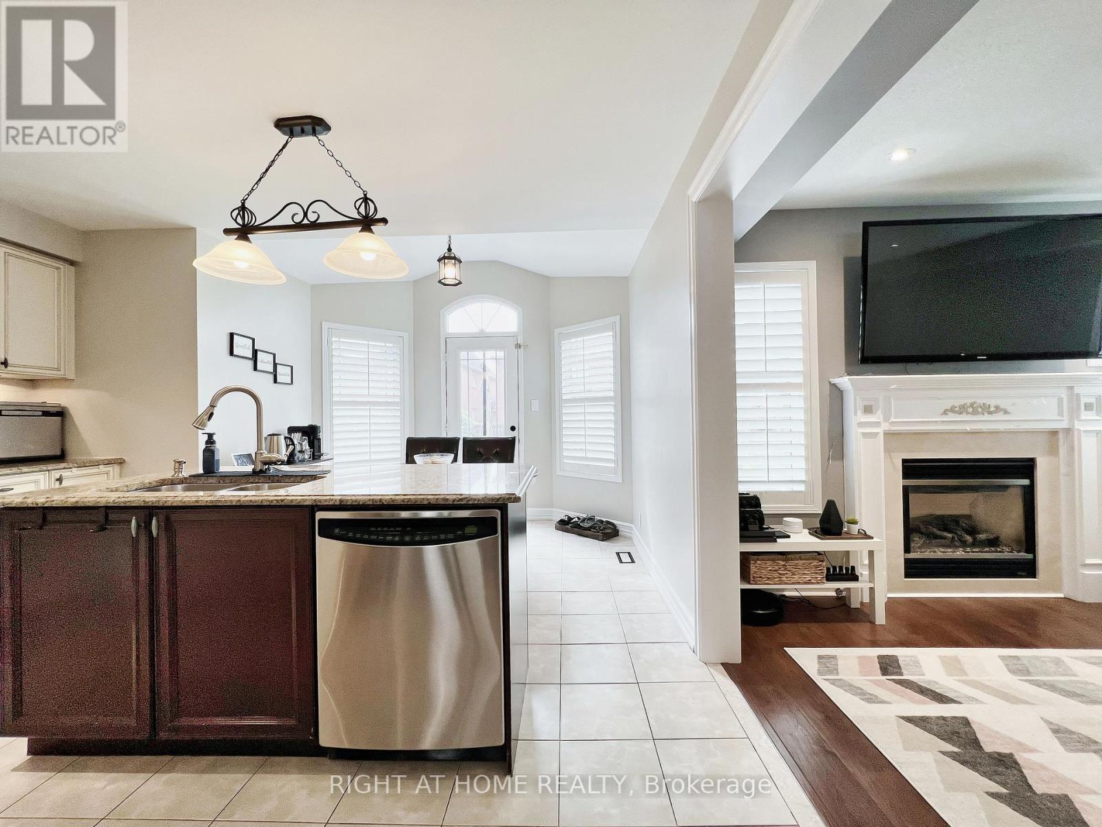 343 Miller Park Avenue, Bradford West Gwillimbury, Ontario  L3Z 0B9 - Photo 16 - N12954910