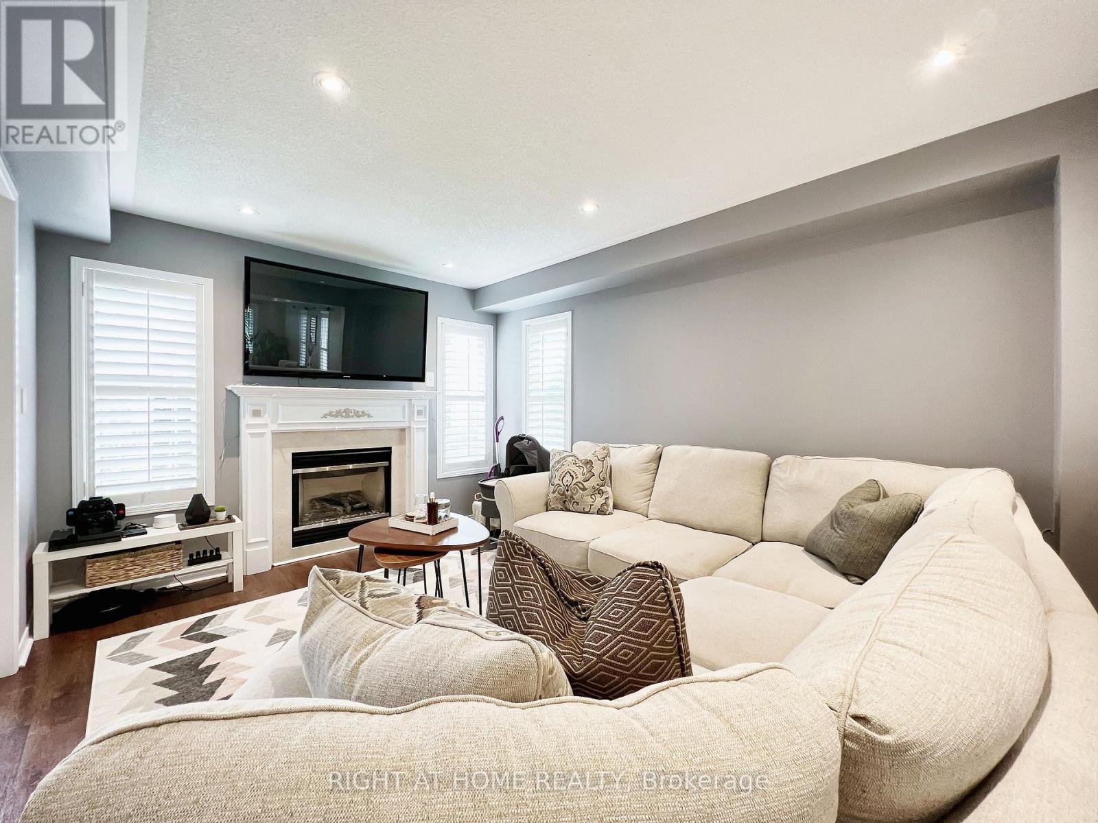 343 Miller Park Avenue, Bradford West Gwillimbury, Ontario  L3Z 0B9 - Photo 17 - N12954910