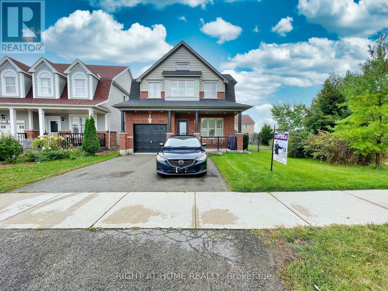343 Miller Park Avenue, Bradford West Gwillimbury, Ontario  L3Z 0B9 - Photo 2 - N12954910
