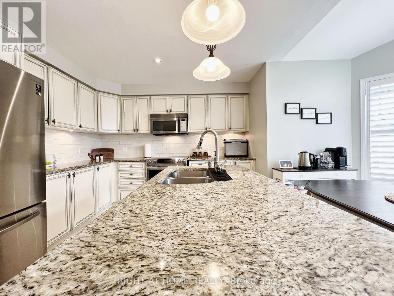 343 Miller Park Avenue, Bradford West Gwillimbury, Ontario  L3Z 0B9 - Photo 21 - N12954910