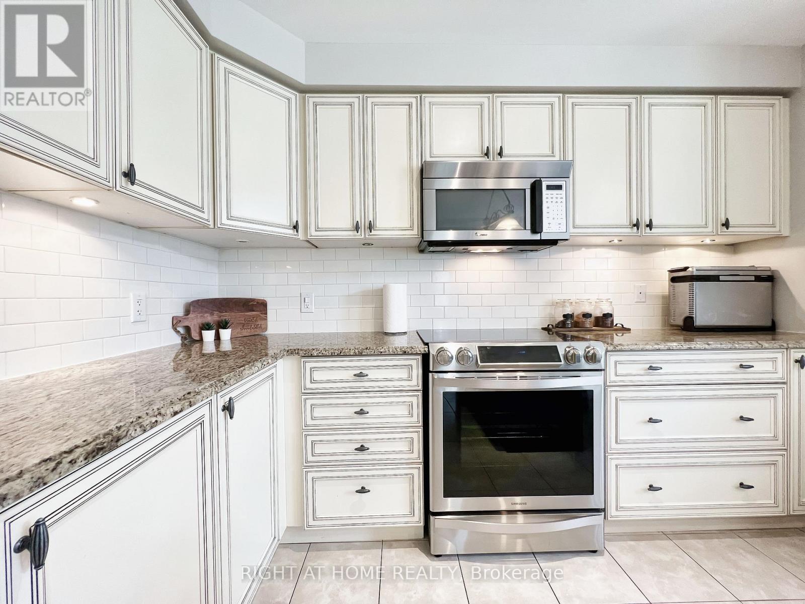 343 Miller Park Avenue, Bradford West Gwillimbury, Ontario  L3Z 0B9 - Photo 23 - N12954910