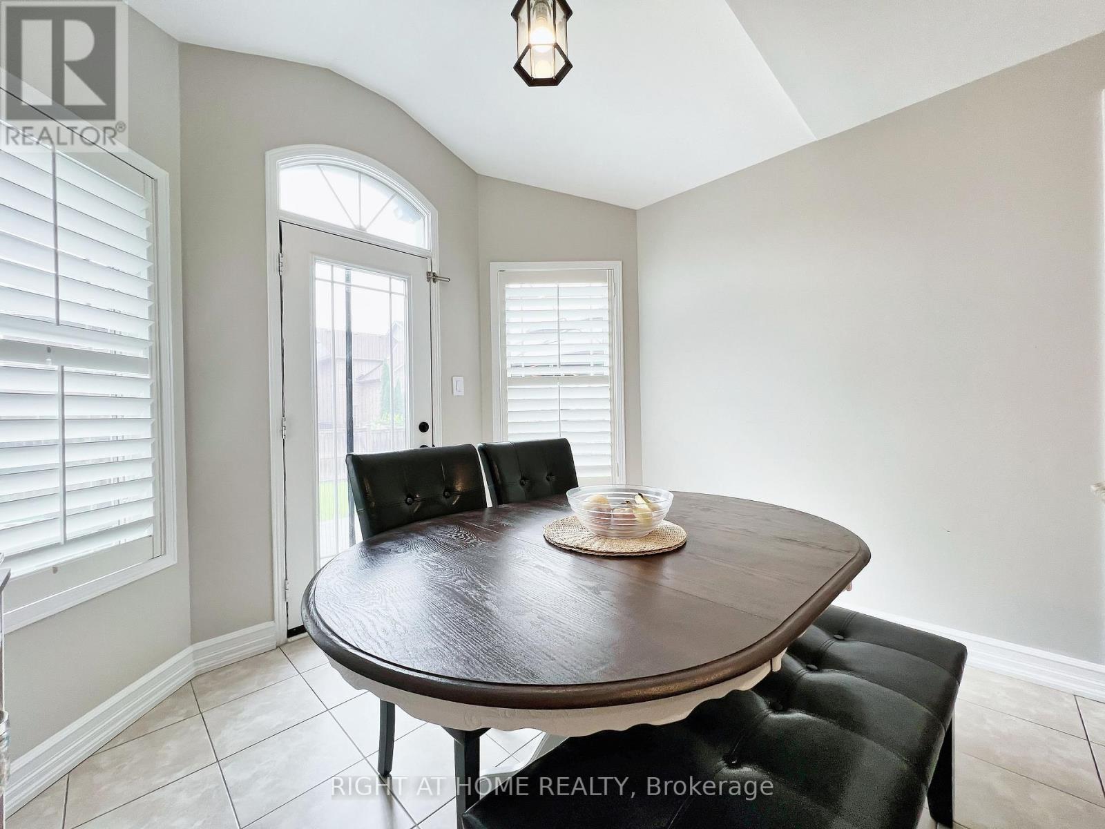 343 Miller Park Avenue, Bradford West Gwillimbury, Ontario  L3Z 0B9 - Photo 25 - N12954910