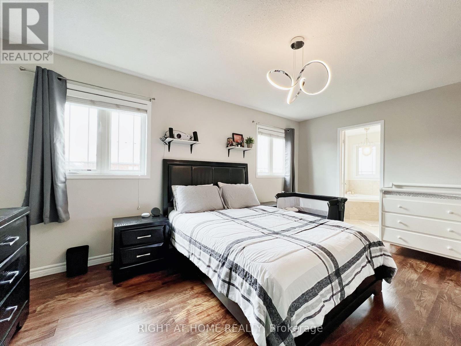 343 Miller Park Avenue, Bradford West Gwillimbury, Ontario  L3Z 0B9 - Photo 28 - N12954910