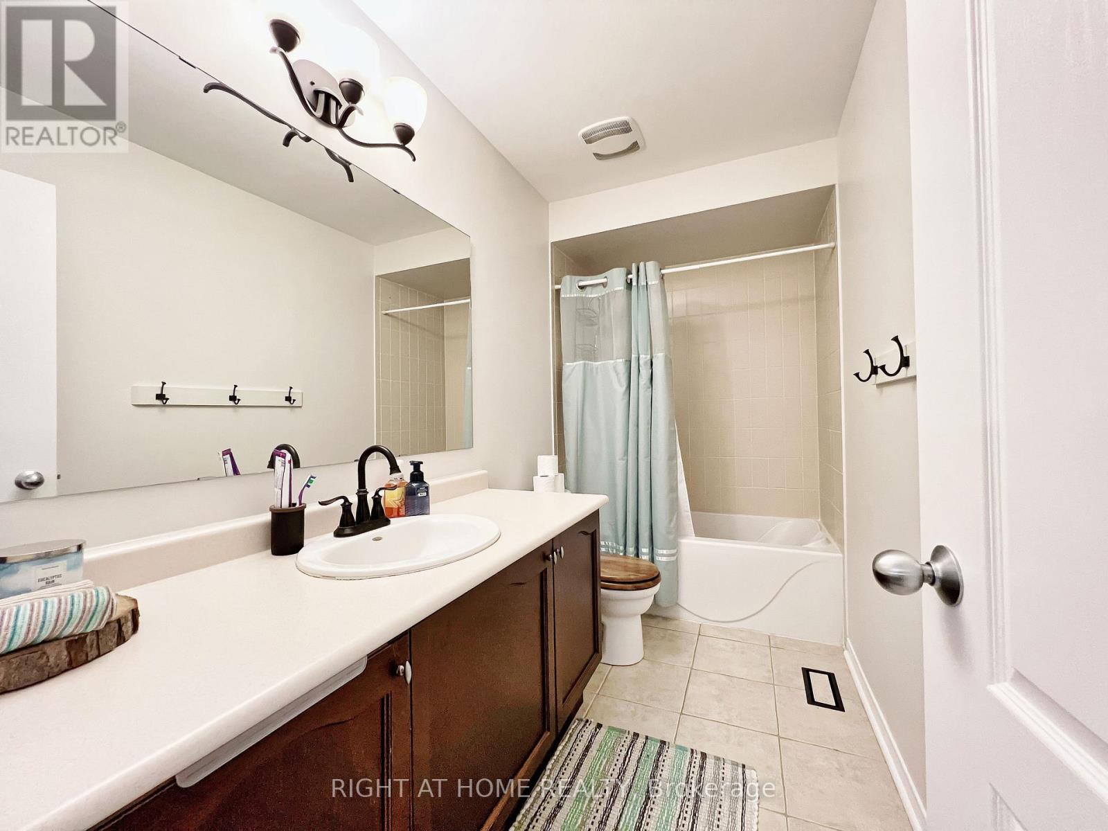 343 Miller Park Avenue, Bradford West Gwillimbury, Ontario  L3Z 0B9 - Photo 29 - N12954910