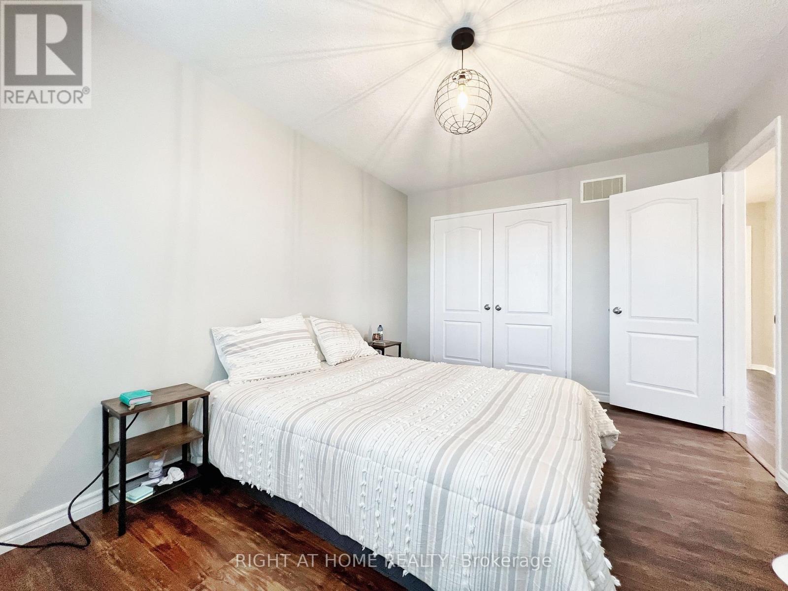 343 Miller Park Avenue, Bradford West Gwillimbury, Ontario  L3Z 0B9 - Photo 36 - N12954910