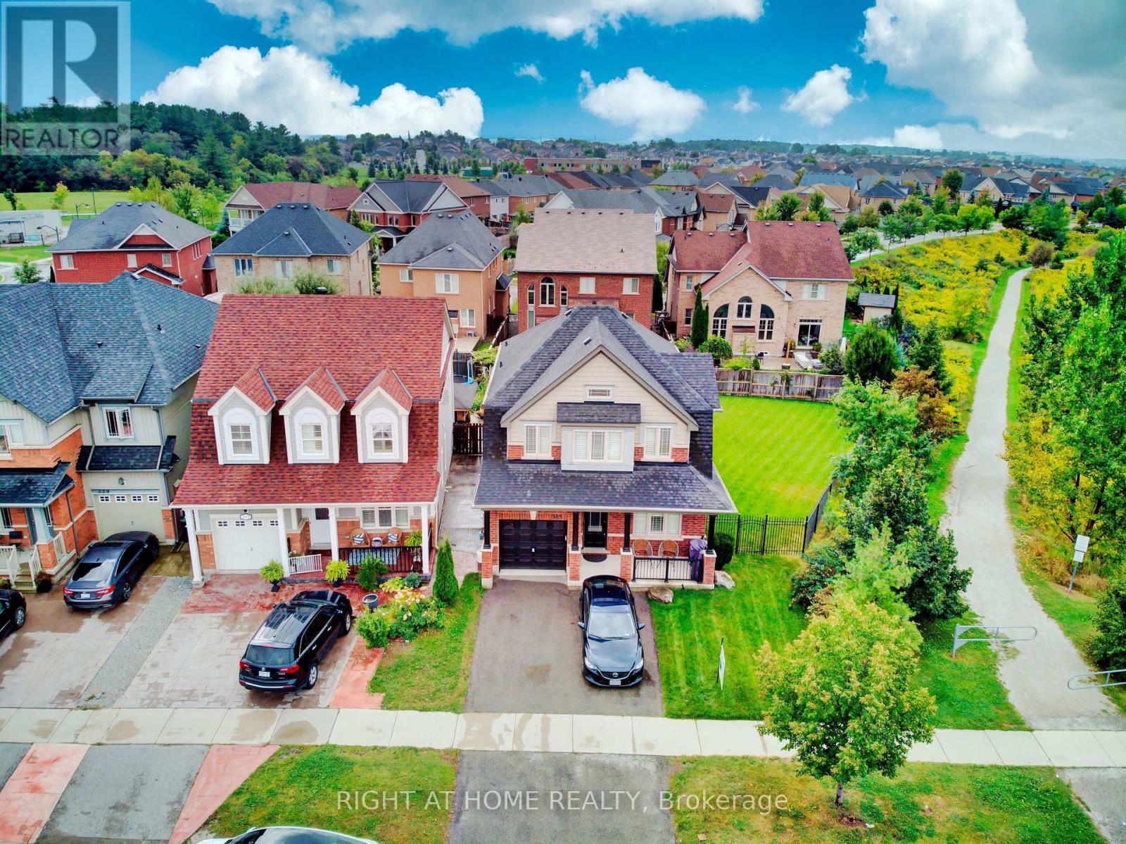 343 Miller Park Avenue, Bradford West Gwillimbury, Ontario  L3Z 0B9 - Photo 4 - N12954910