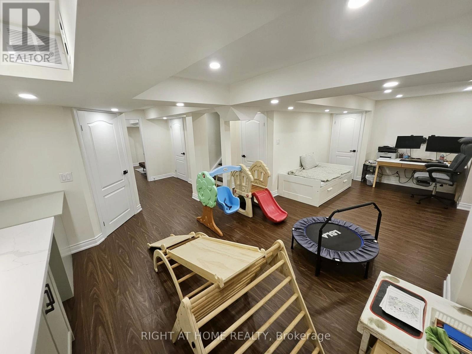 343 Miller Park Avenue, Bradford West Gwillimbury, Ontario  L3Z 0B9 - Photo 46 - N12954910