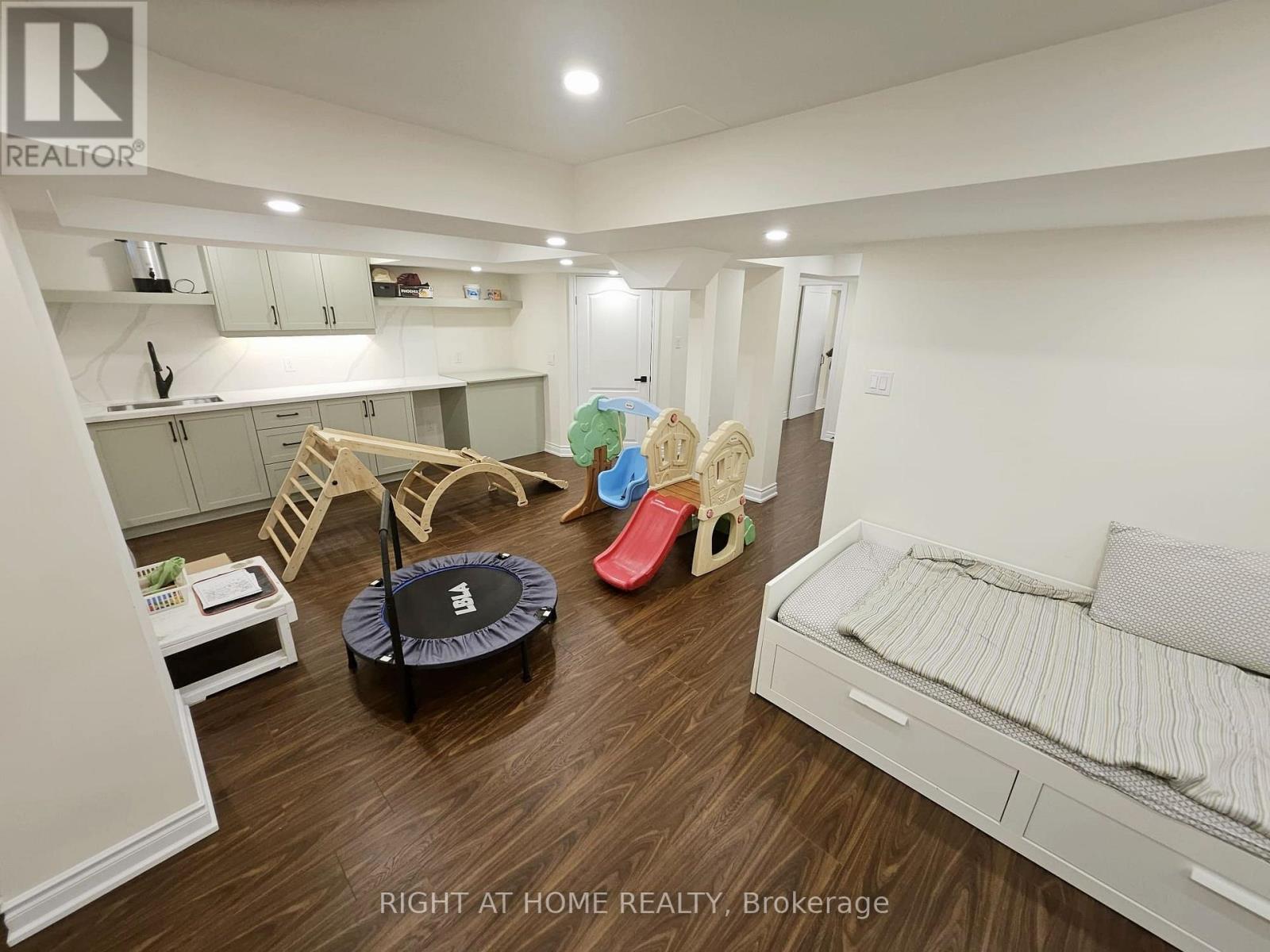 343 Miller Park Avenue, Bradford West Gwillimbury, Ontario  L3Z 0B9 - Photo 48 - N12954910