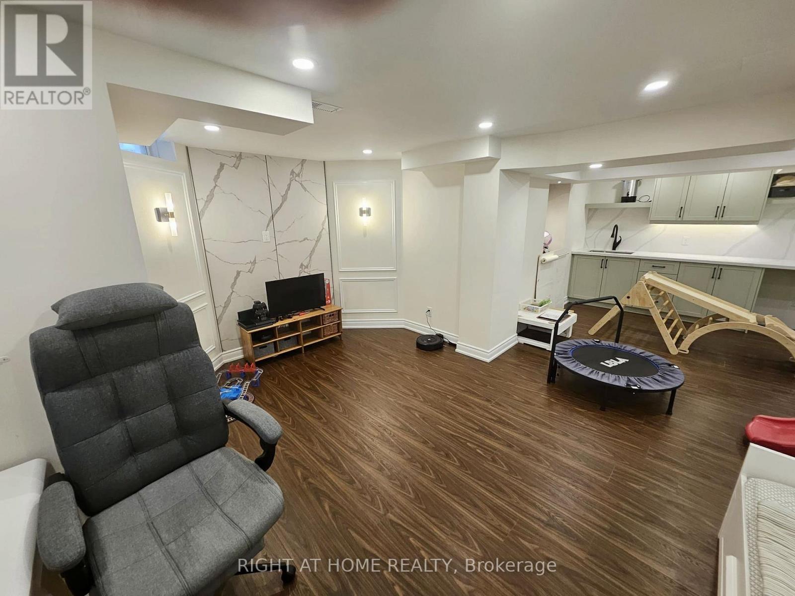 343 Miller Park Avenue, Bradford West Gwillimbury, Ontario  L3Z 0B9 - Photo 49 - N12954910