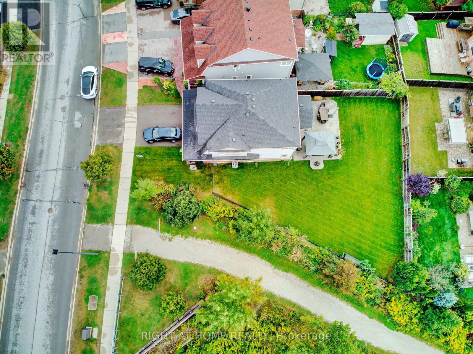 343 Miller Park Avenue, Bradford West Gwillimbury, Ontario  L3Z 0B9 - Photo 6 - N12954910