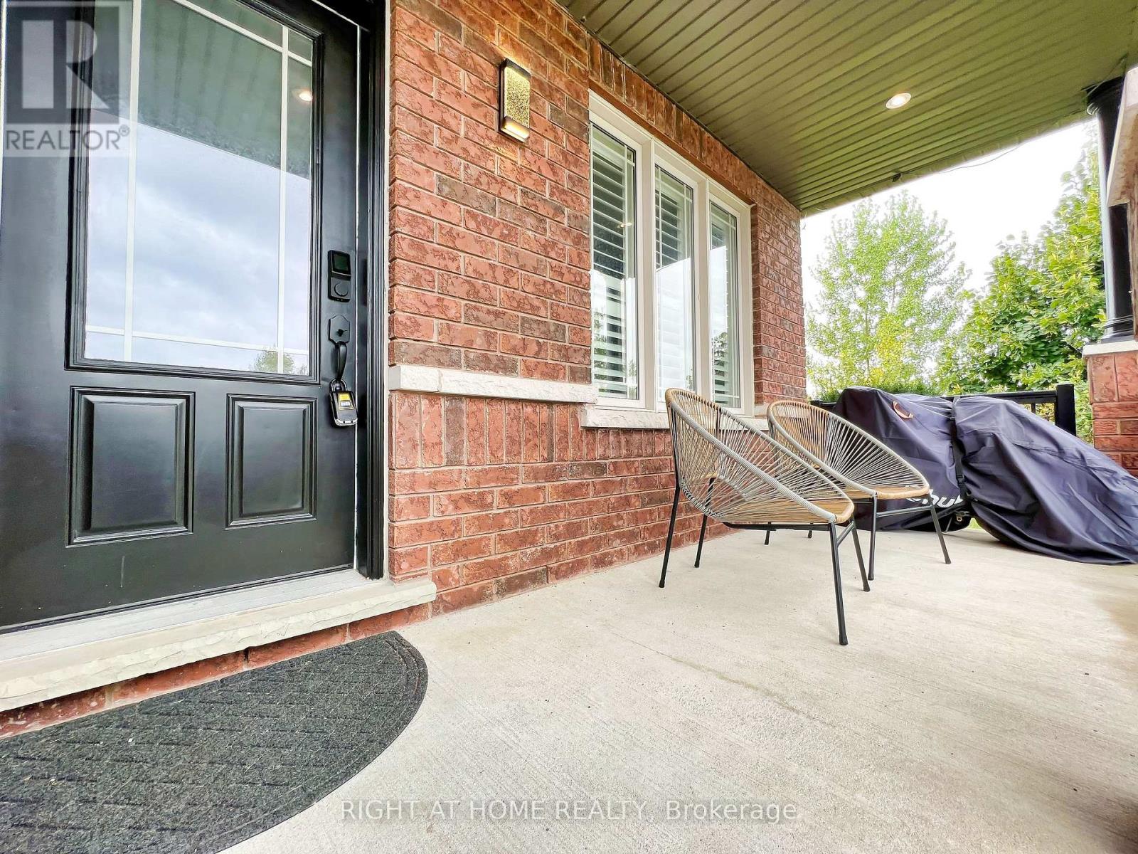 343 Miller Park Avenue, Bradford West Gwillimbury, Ontario  L3Z 0B9 - Photo 8 - N12954910