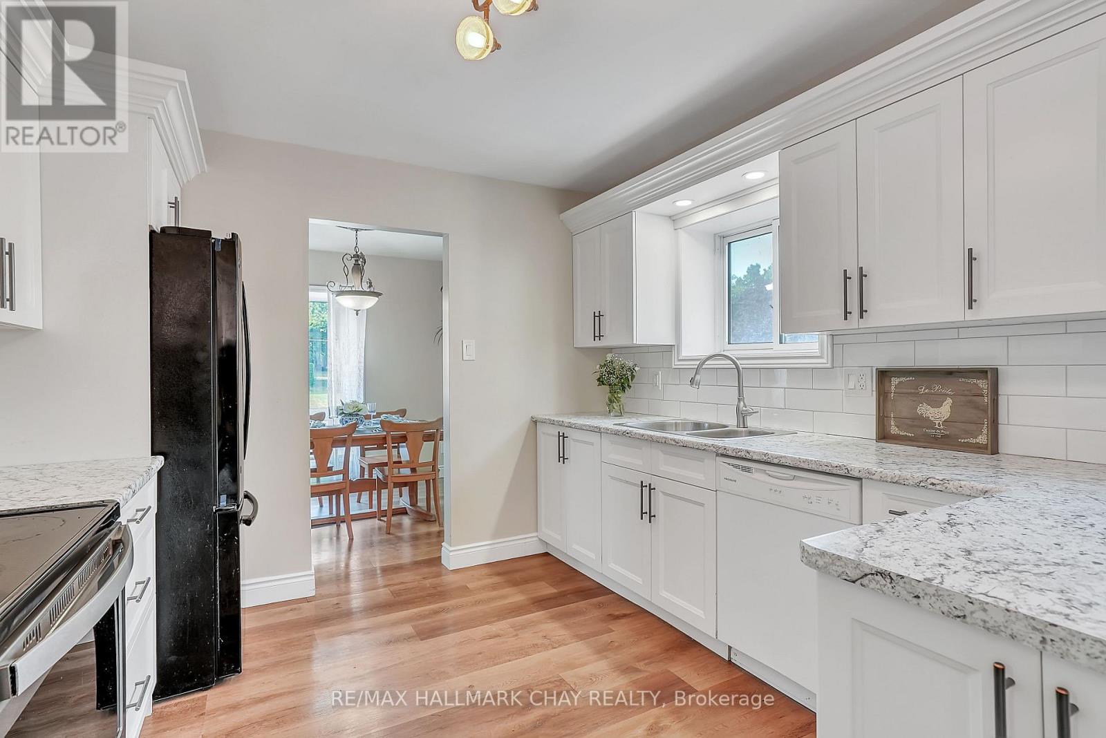 15 Viel Street, Penetanguishene, Ontario  L9M 1H8 - Photo 10 - S12954936