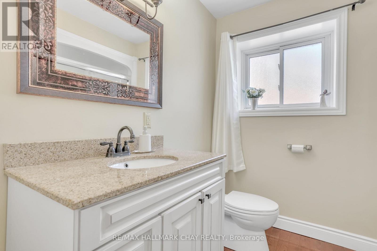 15 Viel Street, Penetanguishene, Ontario  L9M 1H8 - Photo 12 - S12954936