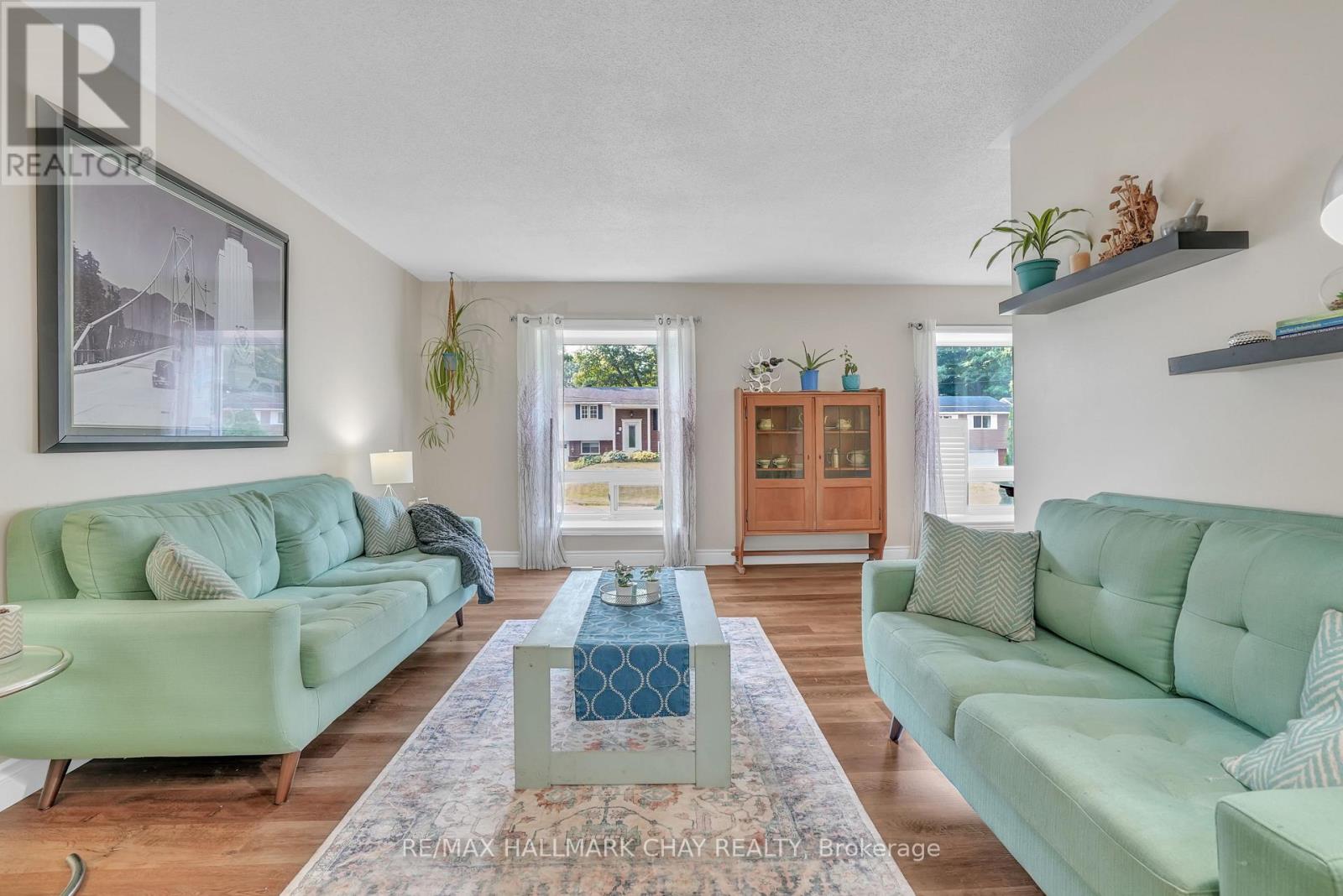 15 Viel Street, Penetanguishene, Ontario  L9M 1H8 - Photo 4 - S12954936