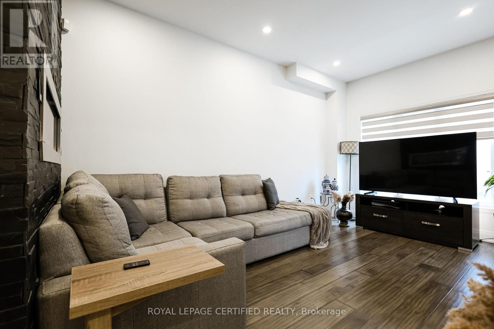 28 Kilrea Way, Brampton, Ontario  L6X 0R1 - Photo 10 - W12954930