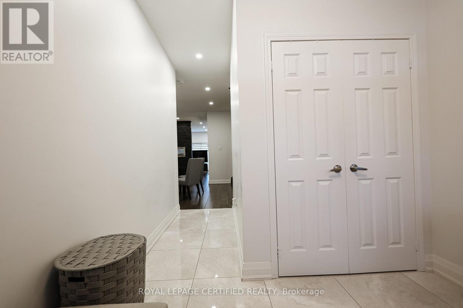 28 Kilrea Way, Brampton, Ontario  L6X 0R1 - Photo 3 - W12954930