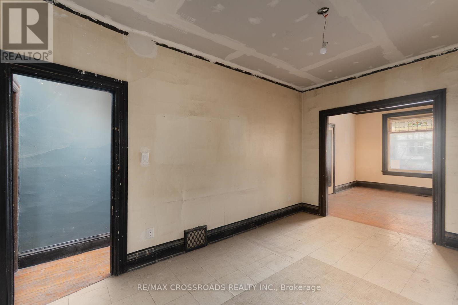 587 Palmerston Avenue, Toronto, Ontario  M6G 2R2 - Photo 13 - C12950654