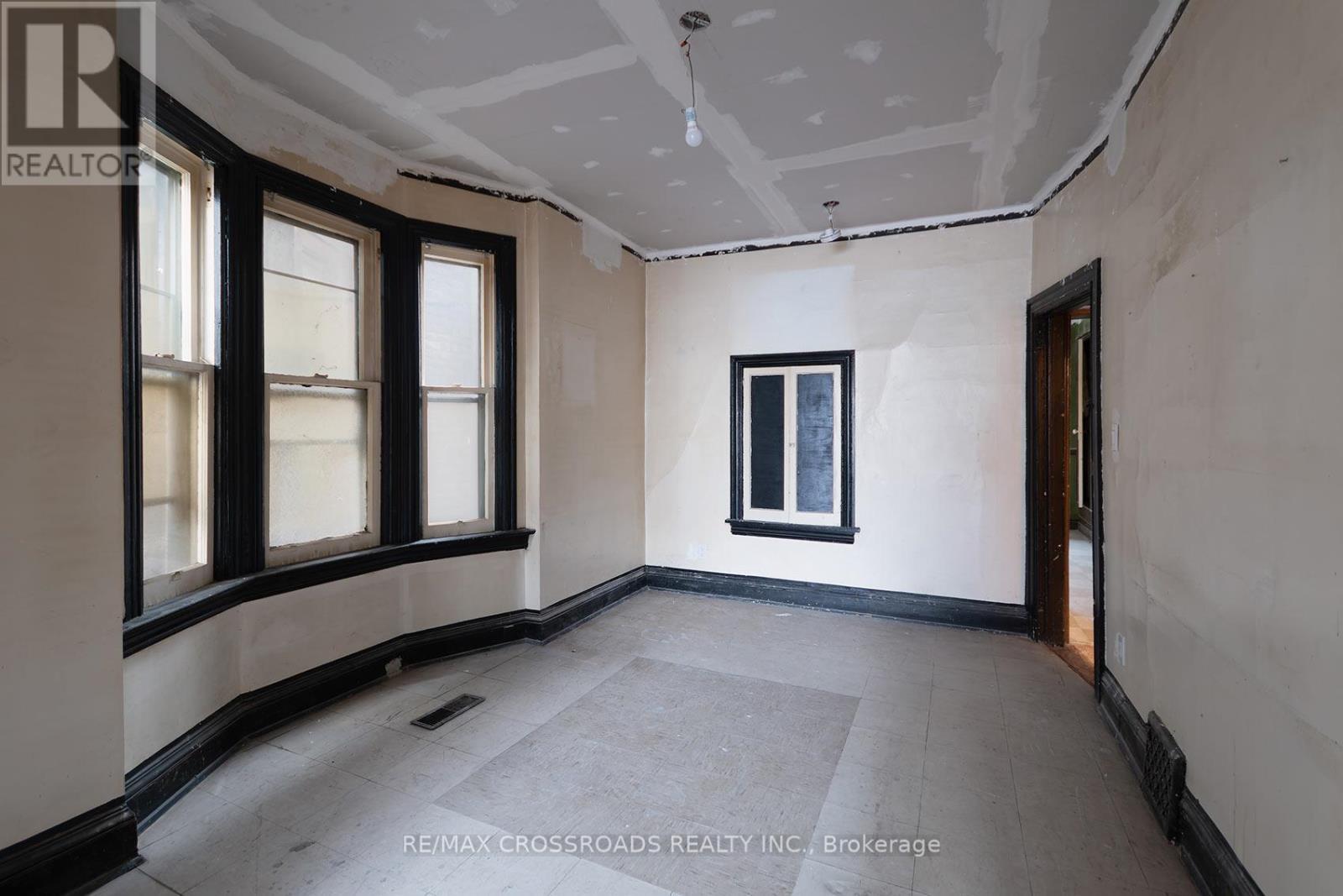 587 Palmerston Avenue, Toronto, Ontario  M6G 2R2 - Photo 12 - C12950654