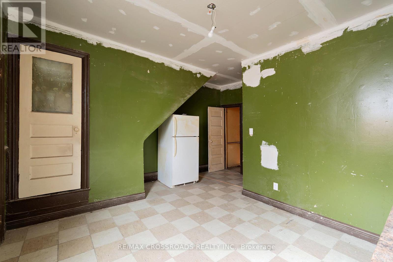 587 Palmerston Avenue, Toronto, Ontario  M6G 2R2 - Photo 15 - C12950654