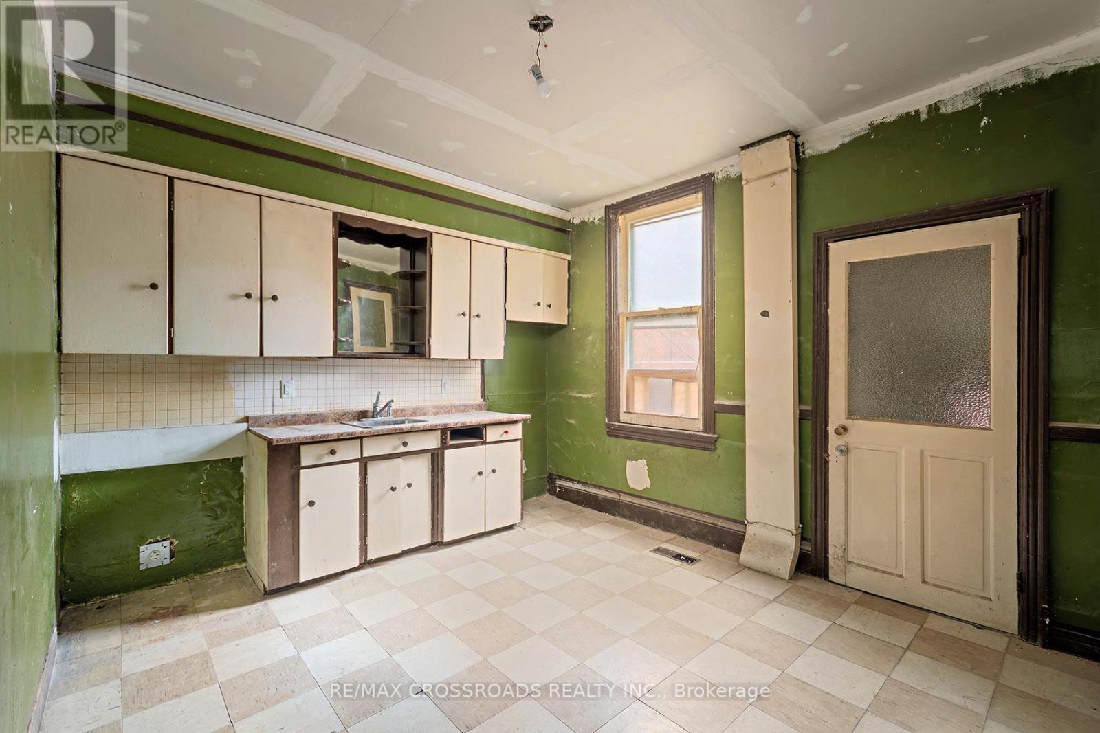 587 Palmerston Avenue, Toronto, Ontario  M6G 2R2 - Photo 16 - C12950654