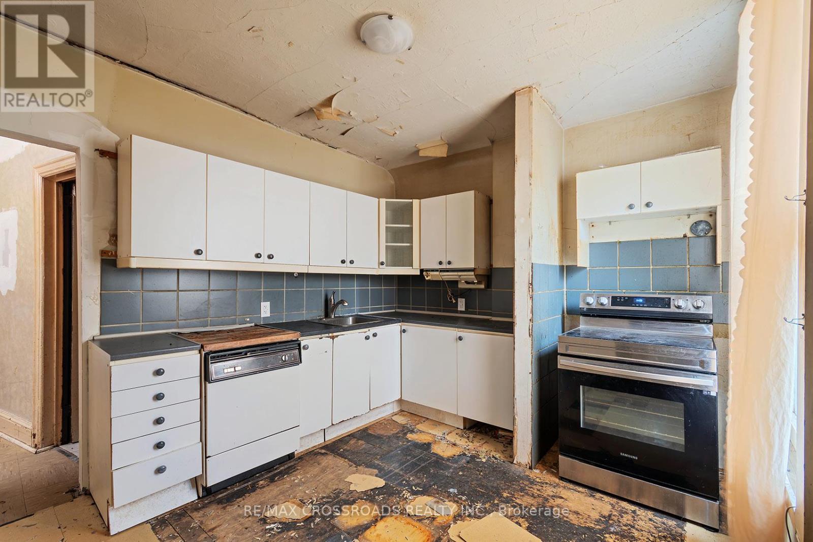 587 Palmerston Avenue, Toronto, Ontario  M6G 2R2 - Photo 20 - C12950654