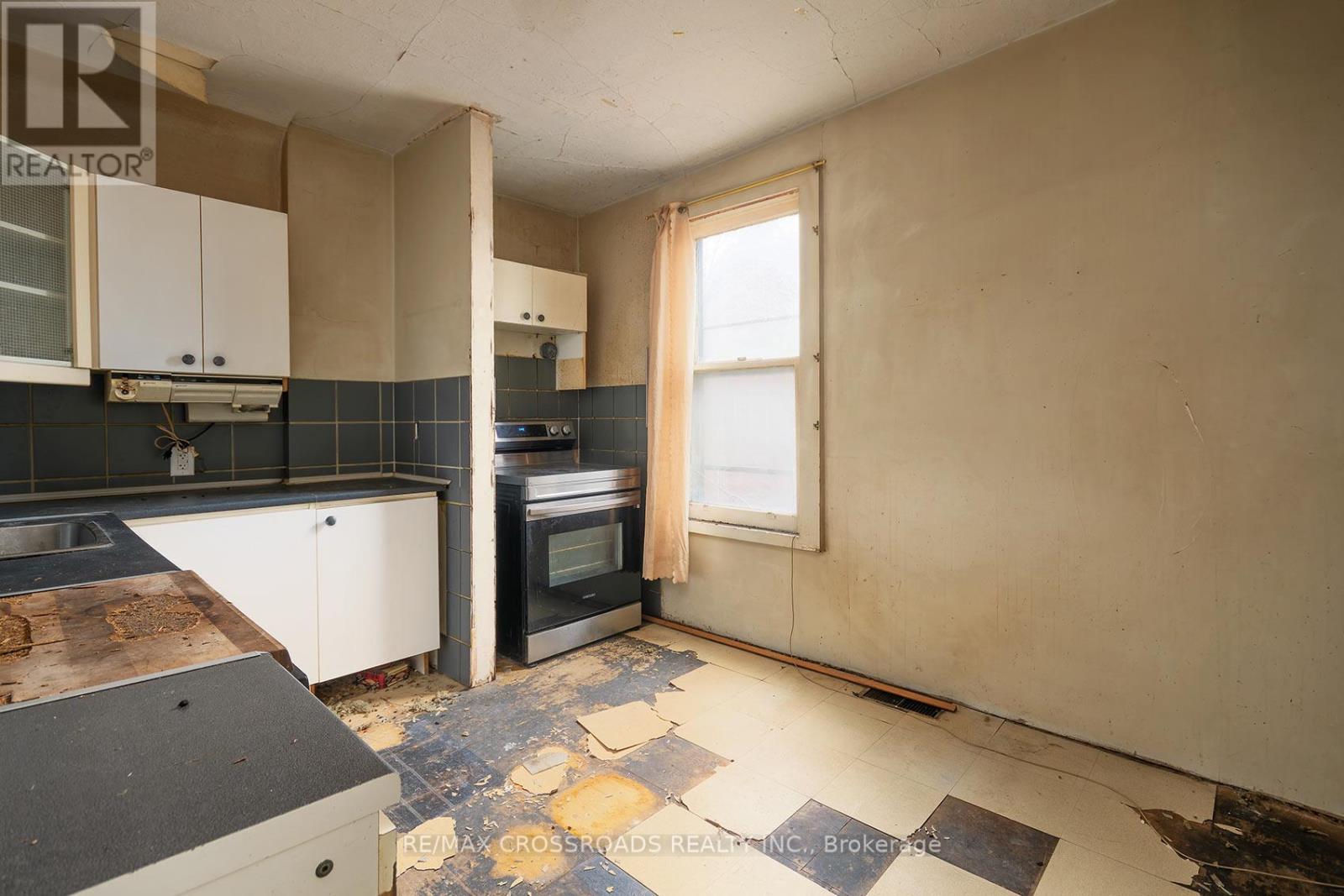 587 Palmerston Avenue, Toronto, Ontario  M6G 2R2 - Photo 22 - C12950654