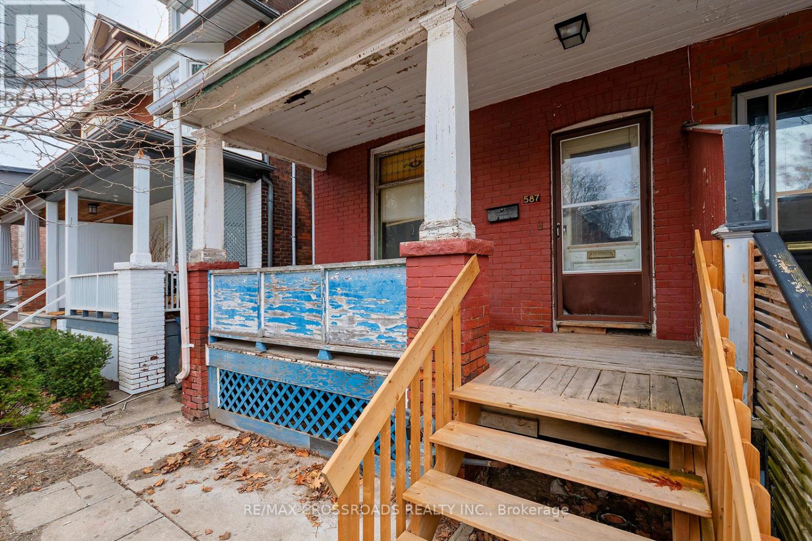 587 Palmerston Avenue, Toronto, Ontario  M6G 2R2 - Photo 3 - C12950654