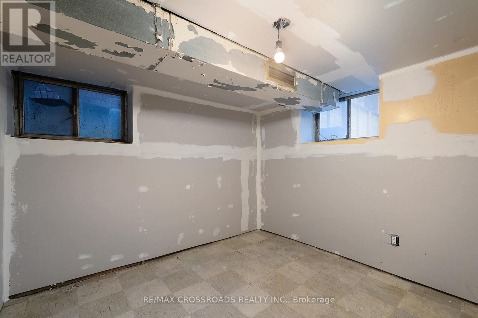 587 Palmerston Avenue, Toronto, Ontario  M6G 2R2 - Photo 33 - C12950654