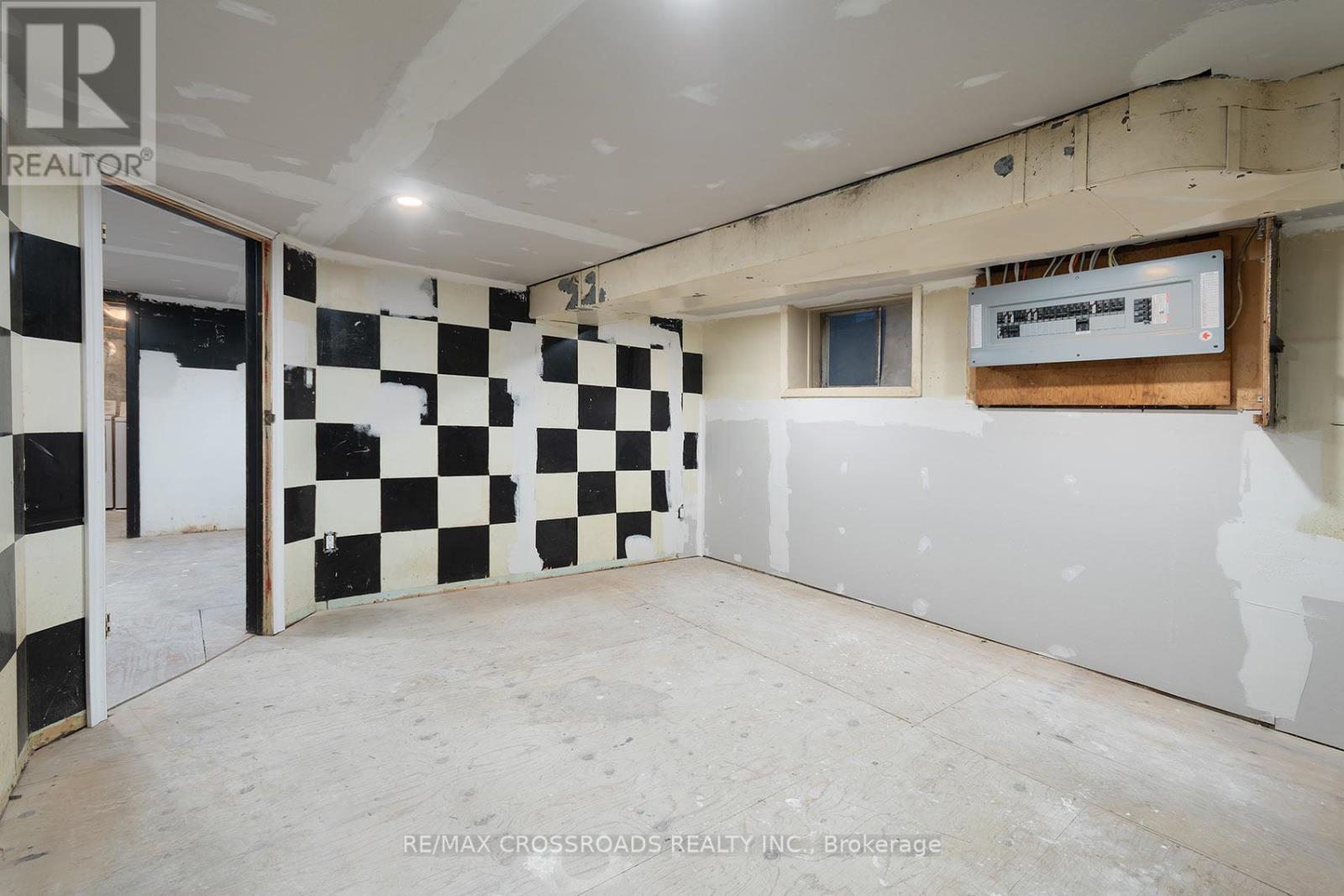 587 Palmerston Avenue, Toronto, Ontario  M6G 2R2 - Photo 34 - C12950654