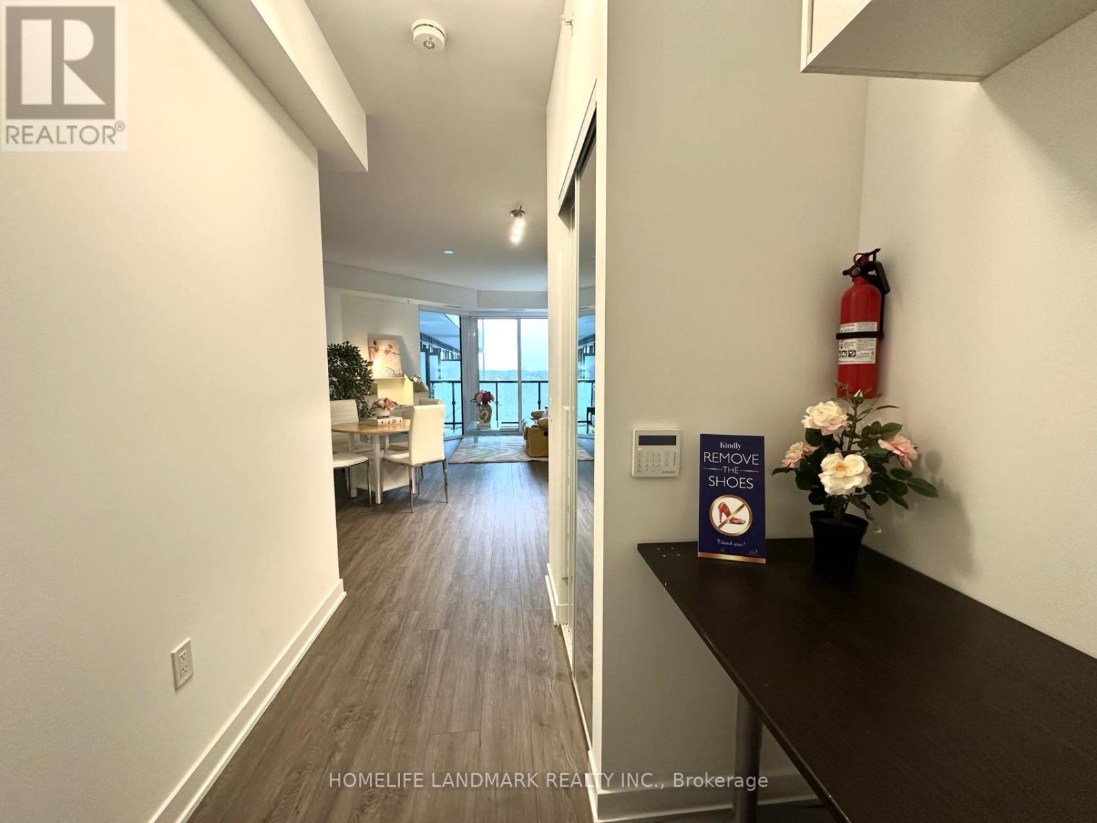 813 - 85 Oneida Crescent, Richmond Hill, Ontario  L4B 0H4 - Photo 5 - N12954972