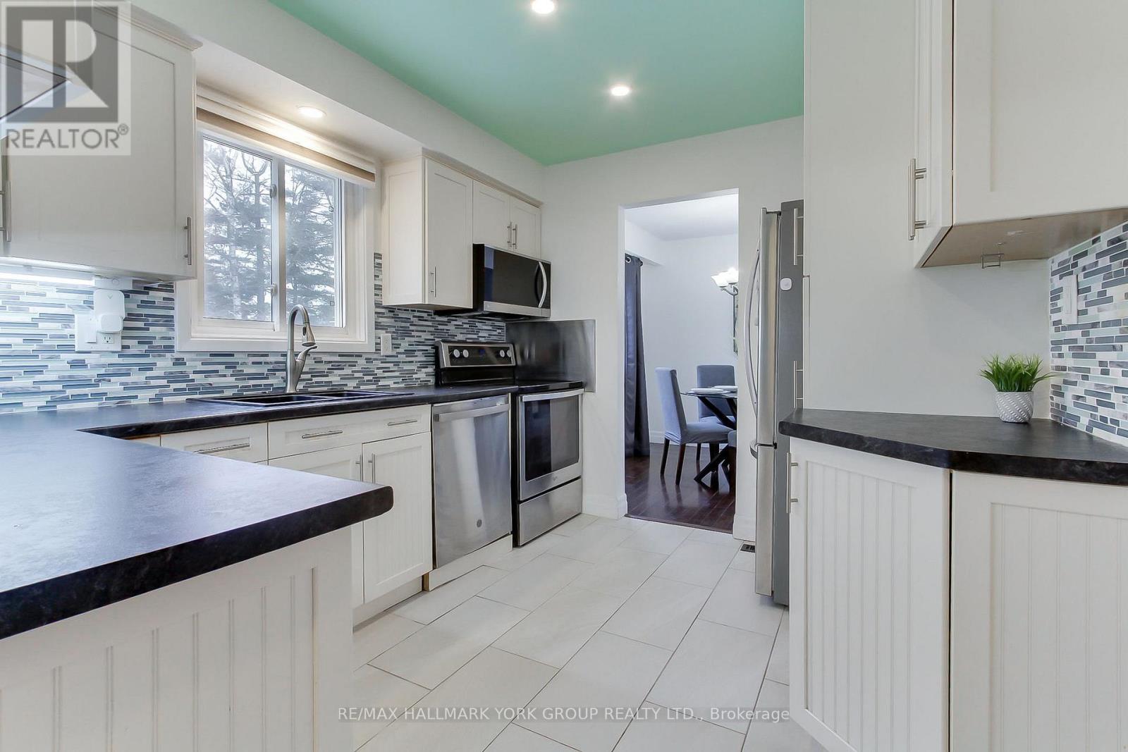 11 Shelley Lane, Barrie, Ontario  L4N 4W4 - Photo 15 - S12954984