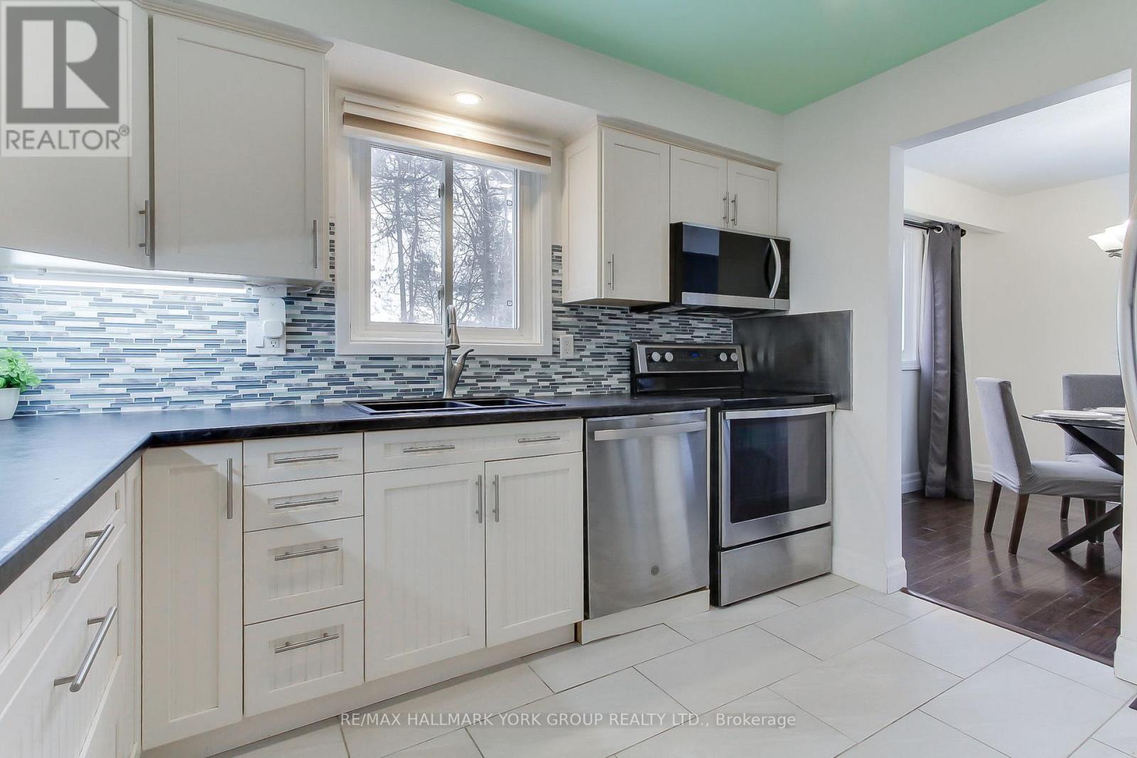 11 Shelley Lane, Barrie, Ontario  L4N 4W4 - Photo 16 - S12954984