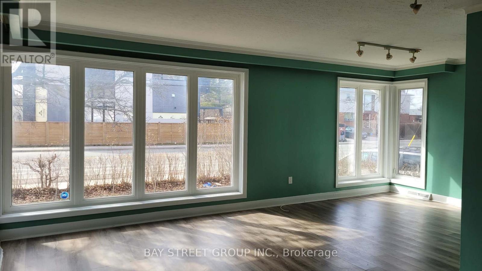 Upper - 110 Acton Avenue, Toronto, Ontario  M3H 4H3 - Photo 5 - C12859328